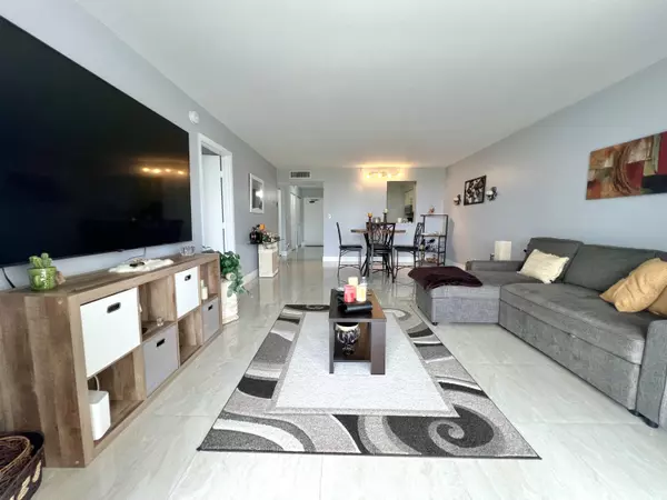 4570 NW 18th AVE 404, Deerfield Beach, FL 33064