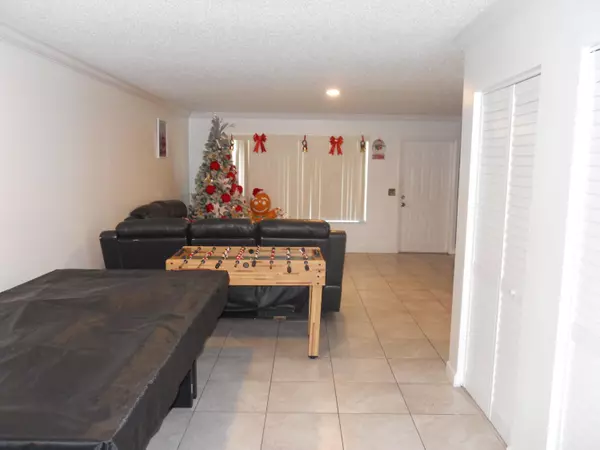 West Palm Beach, FL 33415,4774 Orleans CT C