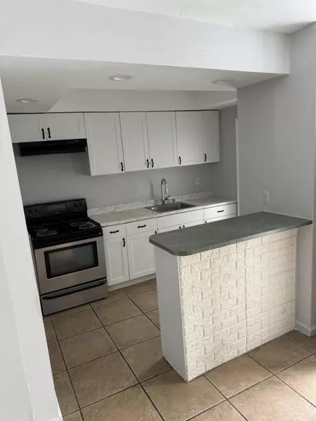 2285 NE 172nd ST 8, North Miami Beach, FL 33160