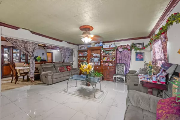 Lantana, FL 33462,1408 W Broome ST