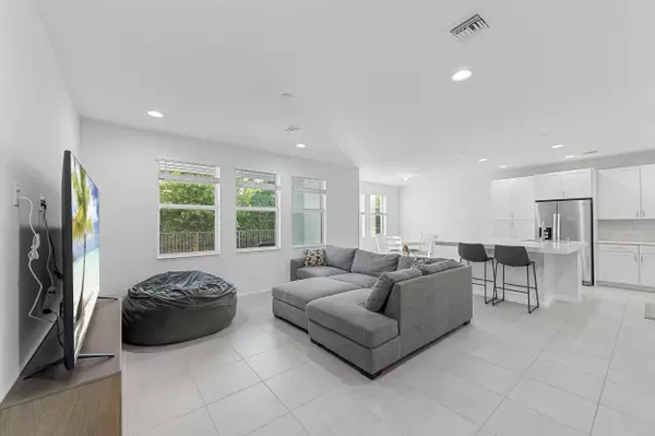 Westlake, FL 33470,16370 Oakview DR