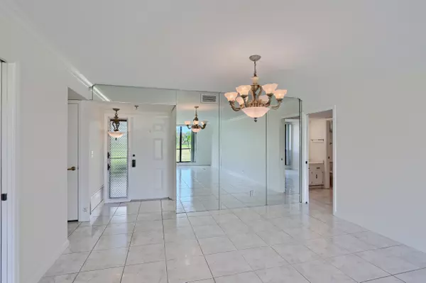 Palm Beach Gardens, FL 33418,5390 Woodland Lakes DR 102