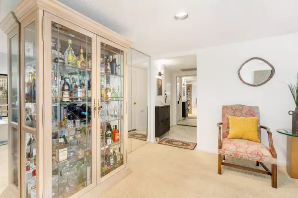 West Palm Beach, FL 33401,1200 S Flagler DR 306