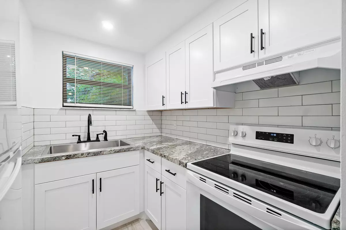 Lake Worth Beach, FL 33460,626 N Federal HWY 3