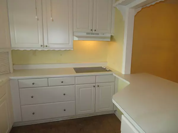 Palm Springs, FL 33461,719 Lori DR 302