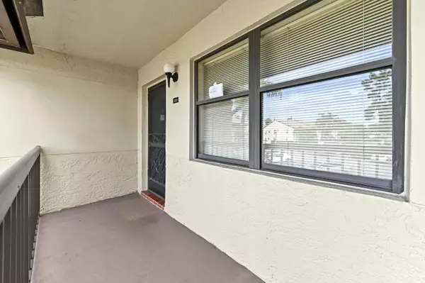 Lake Worth, FL 33467,7665 Tahiti LN 203