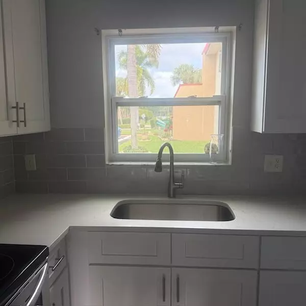 West Palm Beach, FL 33411,100 Lake Dora DR