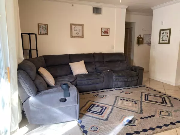 West Palm Beach, FL 33411,6511 Emerald Dunes DR 208