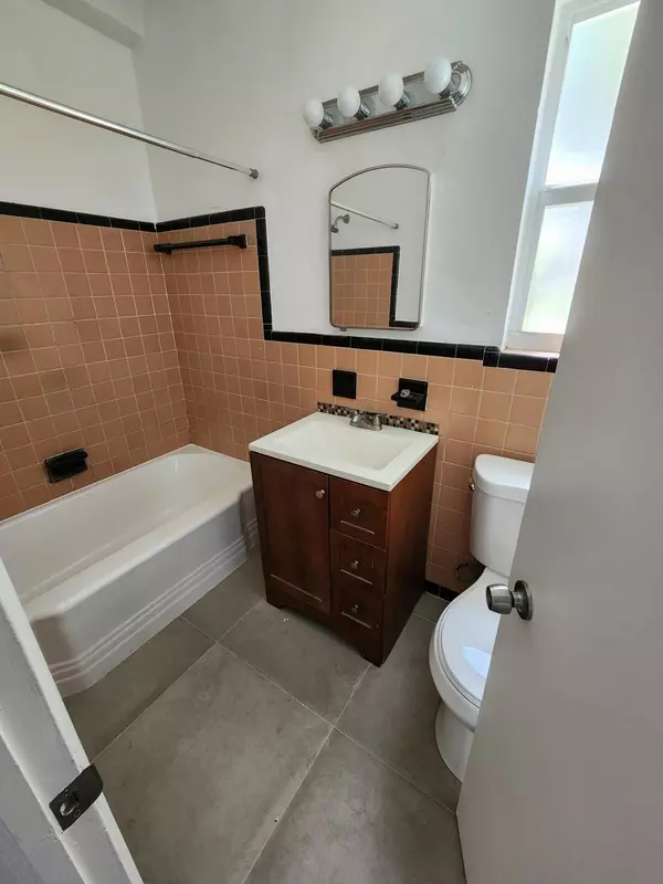 Palm Beach Shores, FL 33404,100 Cascade LN 5