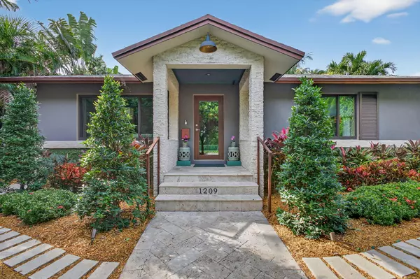 1209 N Lakeside DR, Lake Worth Beach, FL 33460