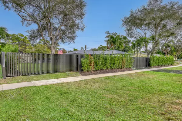 Lake Worth, FL 33467,7077 Oakmont DR