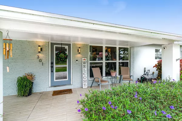 Deerfield Beach, FL 33441,301 Se 10th CT