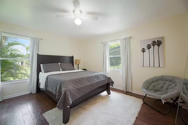 Loxahatchee Groves, FL 33470,359 W D RD