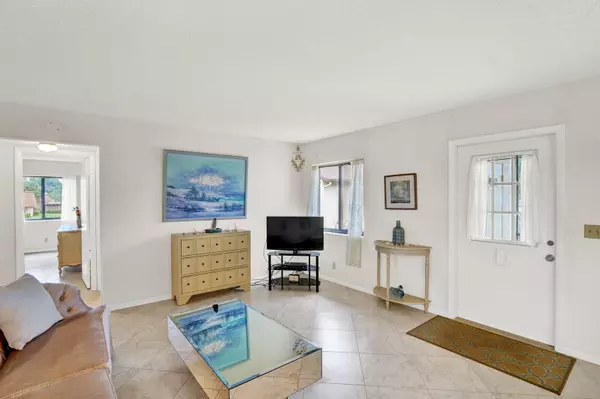 Greenacres, FL 33463,221 Pine Hov CIR B-2