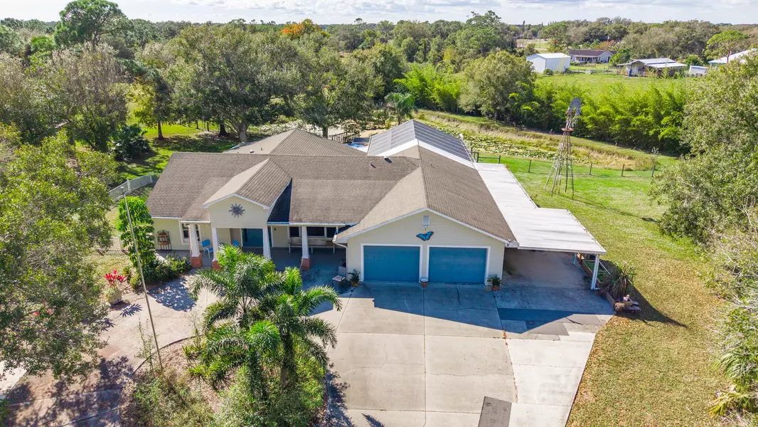 2990 NE 52nd DR, Okeechobee, FL 34972