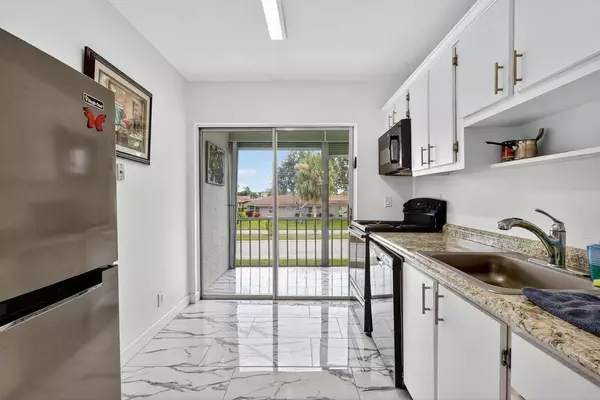 5 Abbey LN 204, Delray Beach, FL 33446