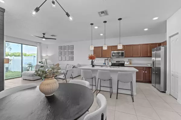 Lake Worth, FL 33463,5303 Silverdrift LN 2