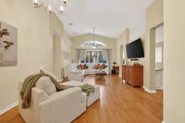 Port Saint Lucie, FL 34986,357 NW Springview LOOP