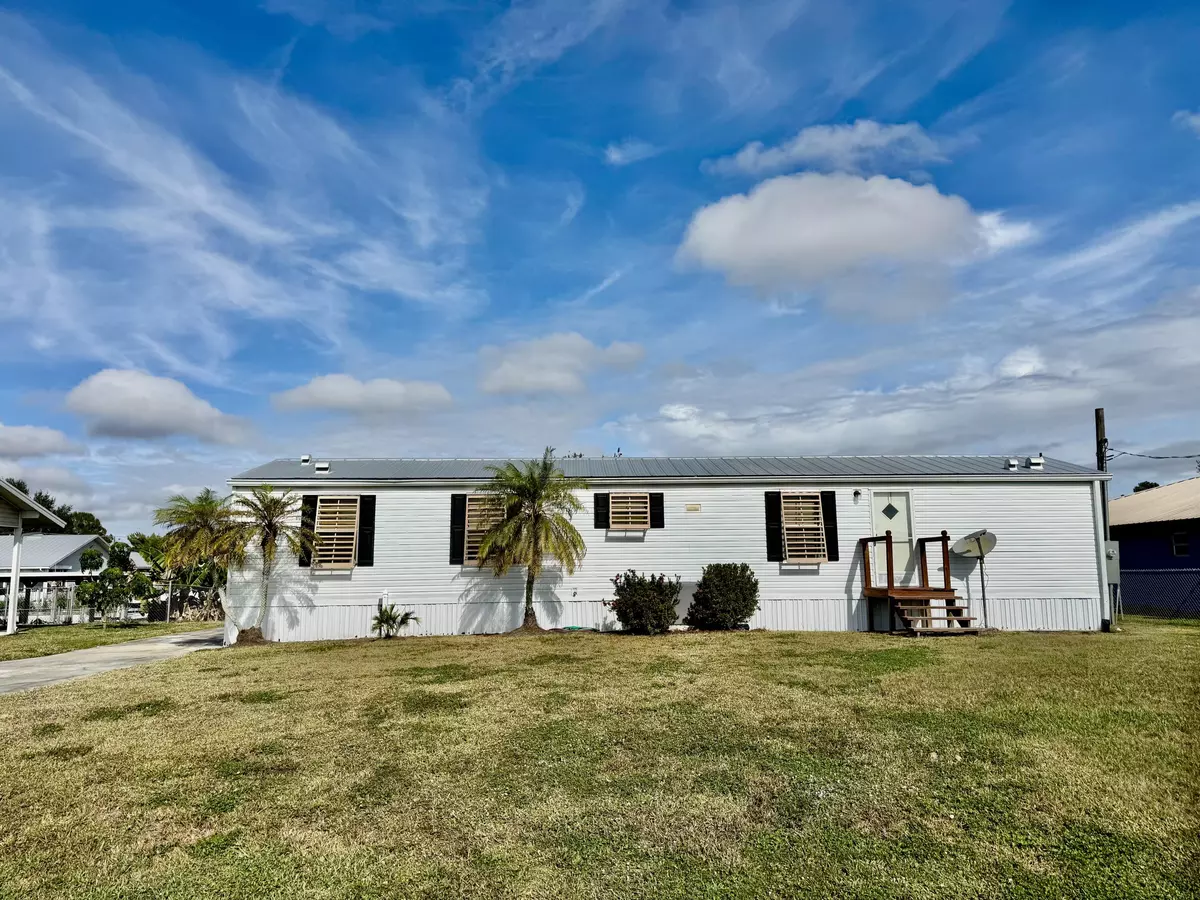 Okeechobee, FL 34974,2305 SE 31st ST