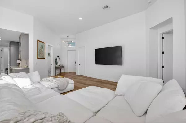 Boca Raton, FL 33496,17108 Newport Club DR