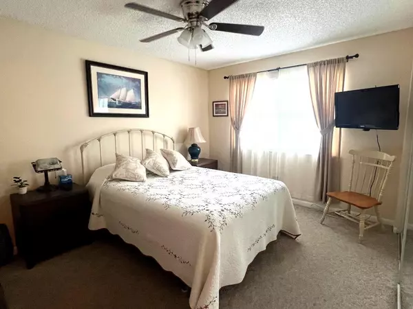 Hypoluxo, FL 33462,141 Waterside DR 141