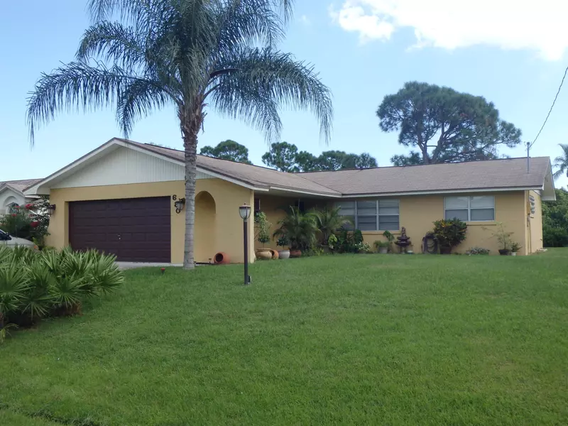 680 SE Evergreen TER, Port Saint Lucie, FL 34983