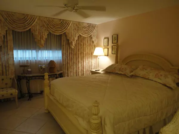 Palm Beach Shores, FL 33404,145 S Ocean AVE 417