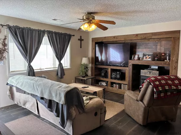 Cheyenne, WY 82007,1106 ASHFORD DR