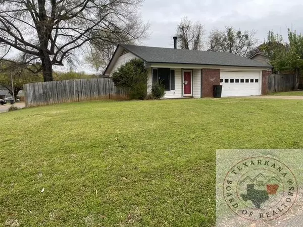 212 La Grange Drive, Wake Village, TX 75501