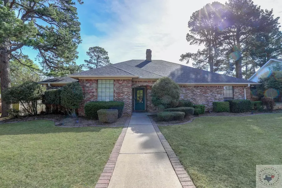 5702 Stoneridge Dr., Texarkana, TX 75503