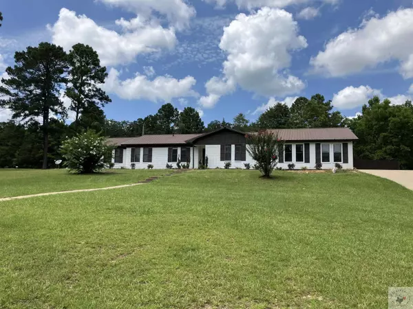 1404 Cherokee Trail, Atlanta, TX 75551