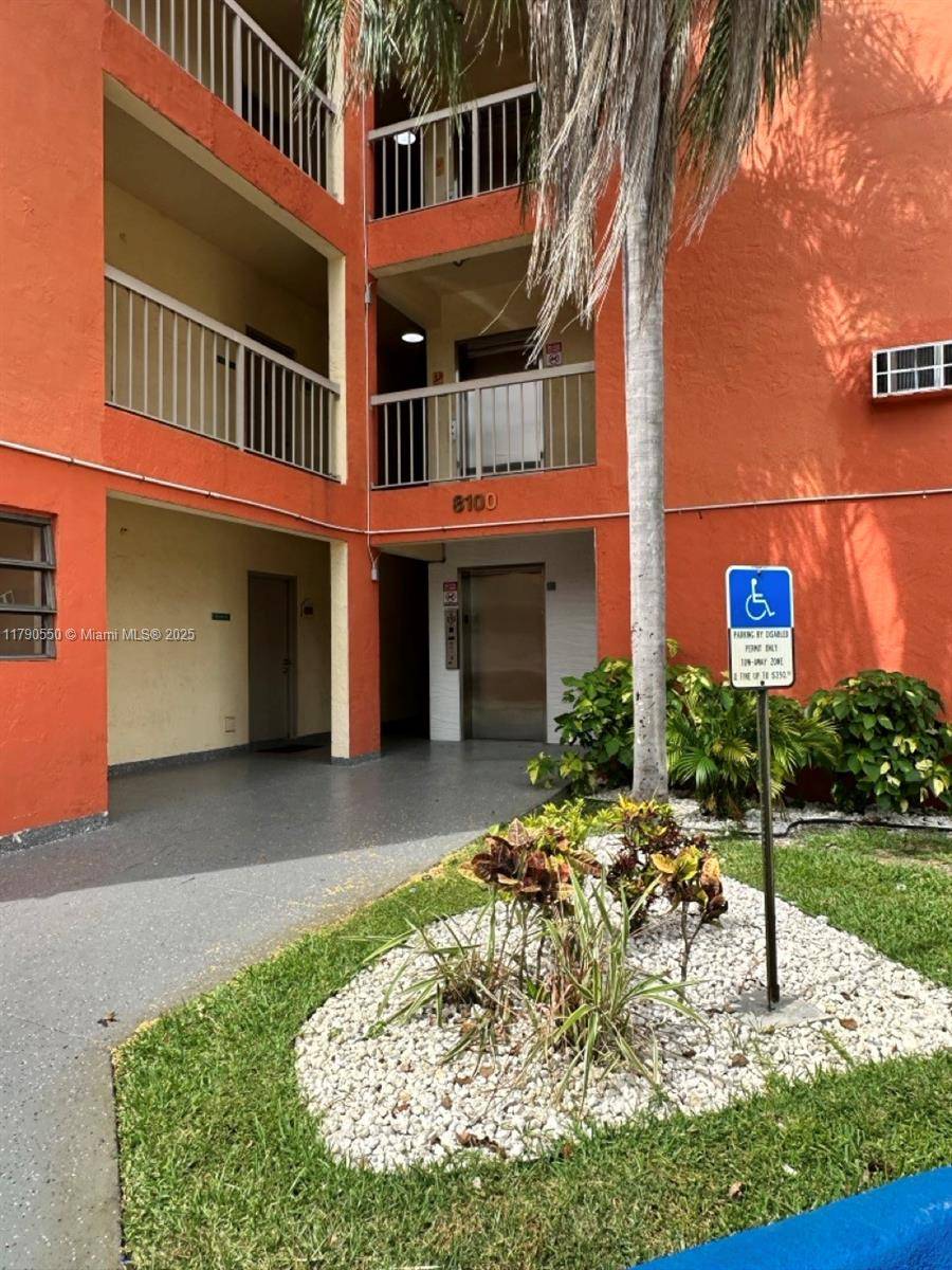 8100 Geneva Ct #542, Doral, FL 33166