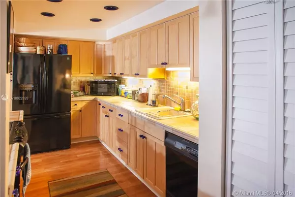 Plantation, FL 33325,430 Commodore Dr #308