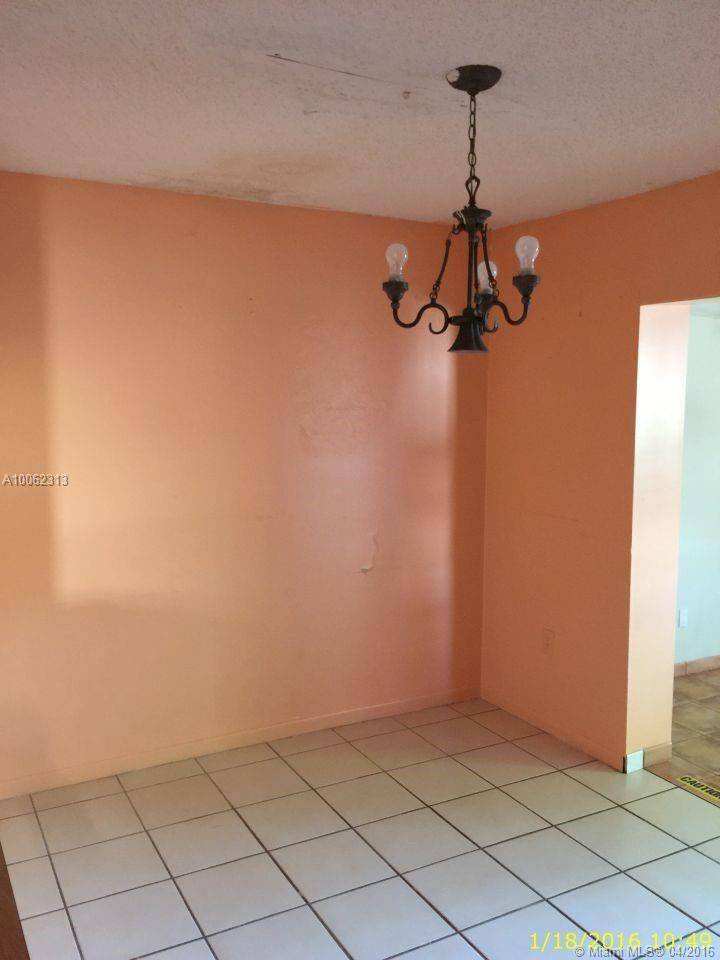 Miami, FL 33186,10916 SW 146th Ct