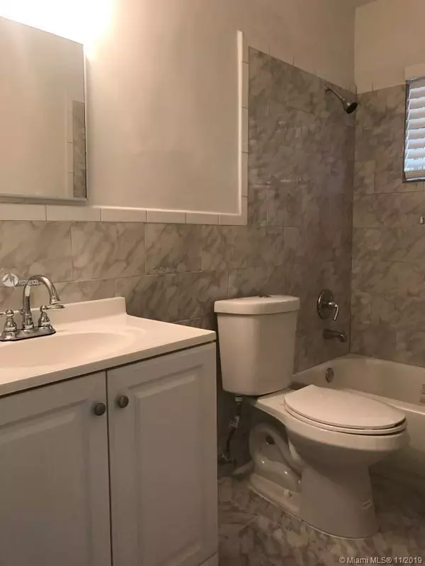 1098 NE 34th Ct #6, Oakland Park, FL 33334
