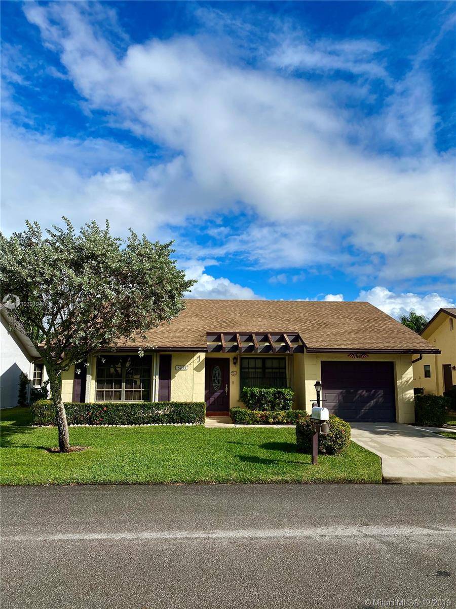6233 Red Cedar Cir, Green Acres, FL 33463