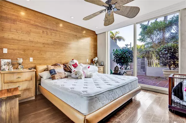 Key Biscayne, FL 33149,199 Ocean Lane Dr #108