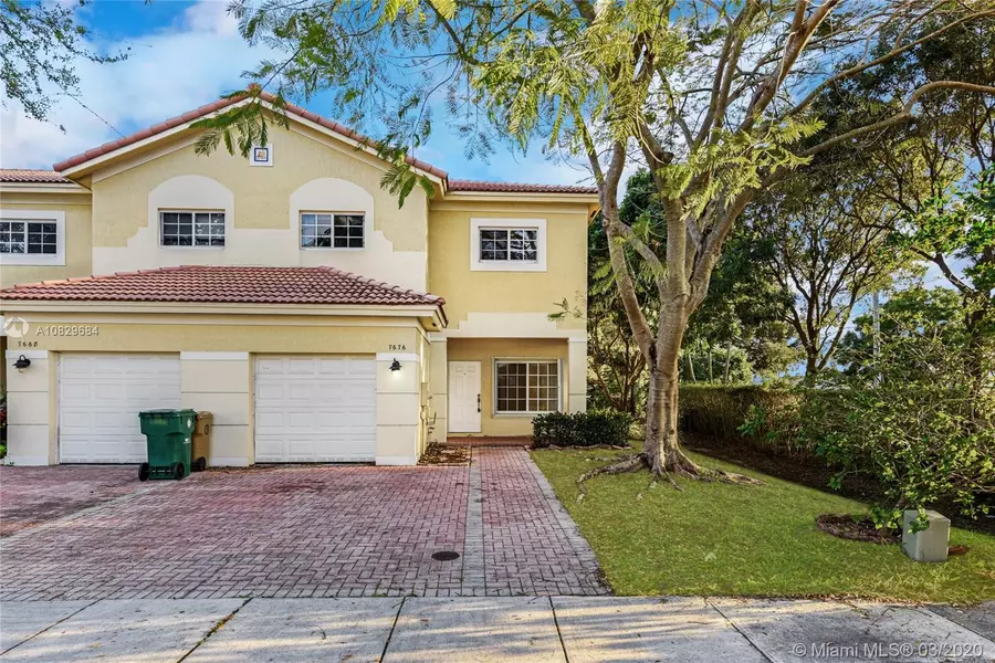 7676 S Stonecreek Cir, Davie, FL 33024