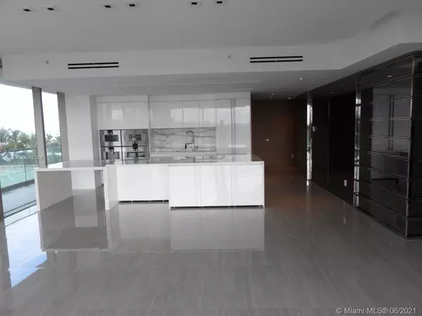 Bal Harbour, FL 33154,10203 Collins Ave #411