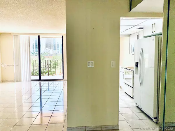 Sunny Isles Beach, FL 33160,210 174th #508