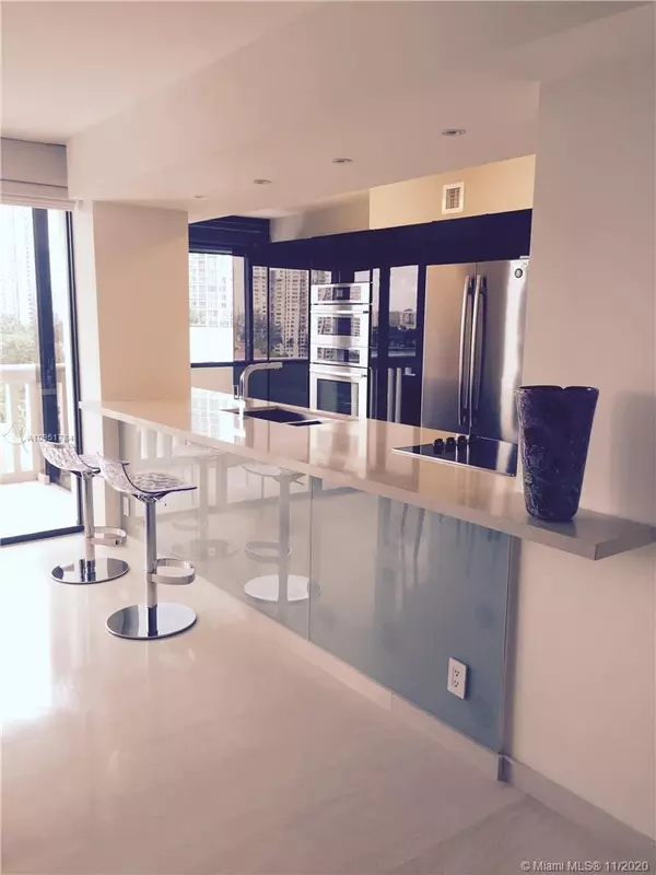 1000 E island BLVD #905, Aventura, FL 33160