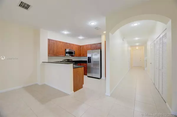 Sunrise, FL 33326,250 Las Brisas Cir #-