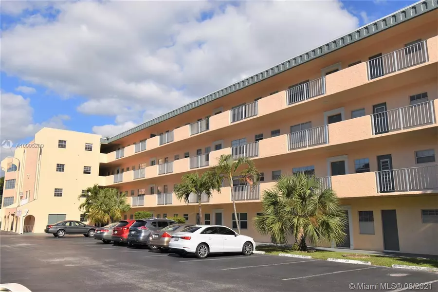 4211 NW 41st St #209, Lauderdale Lakes, FL 33319