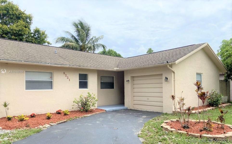 8221 NW 48th St, Lauderhill, FL 33351