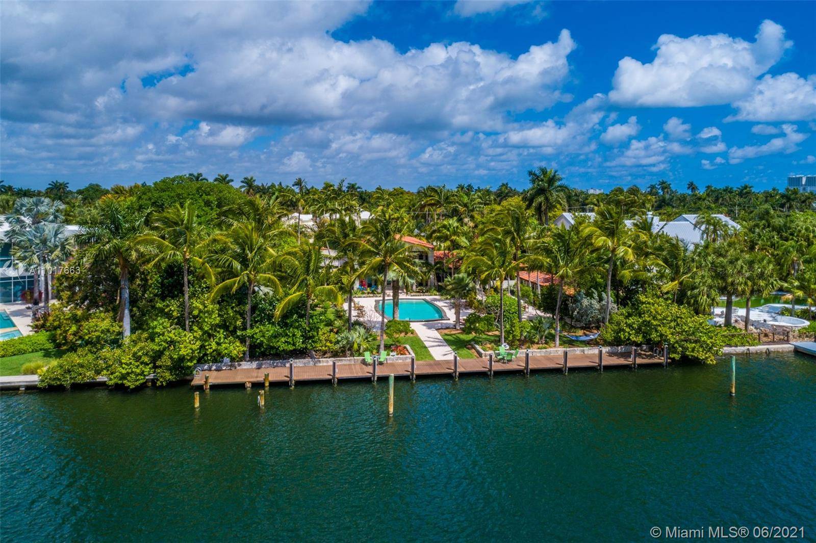 1040 N Southlake Dr, Hollywood, FL 33019