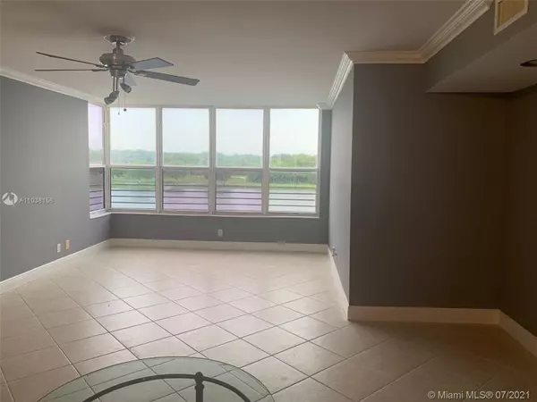 Coconut Creek, FL 33066,2766 S Carambola Cir S #305