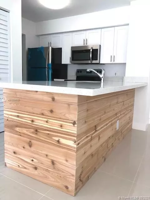 560 S Park Rd #18-7, Hollywood, FL 33021