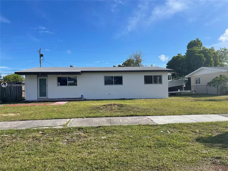 9520 Lisa Rd, Cutler Bay, FL 33157