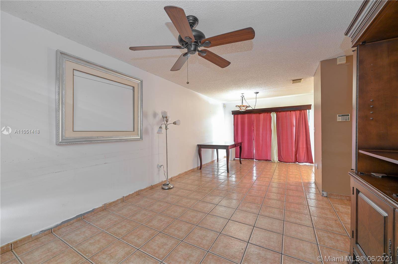 Cutler Bay, FL 33189,10448 SW 211th St