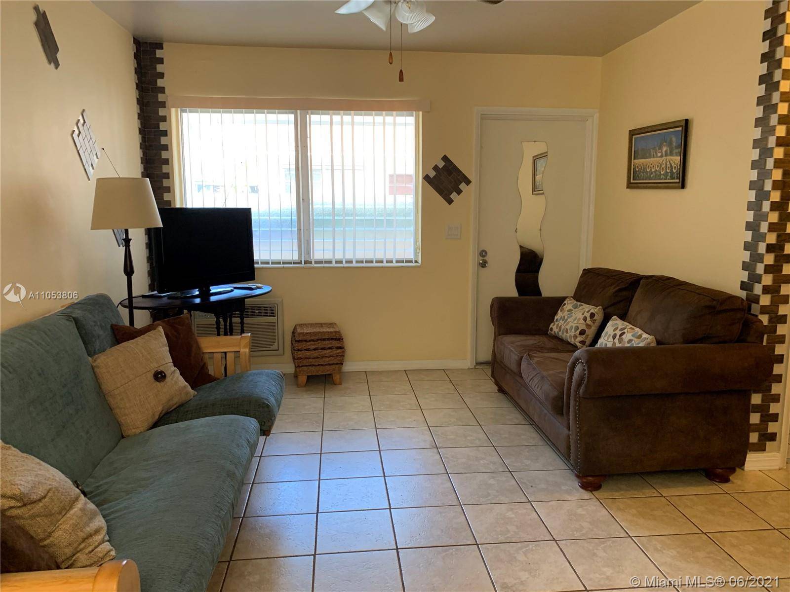 Hollywood, FL 33020,2516 Hayes St #12
